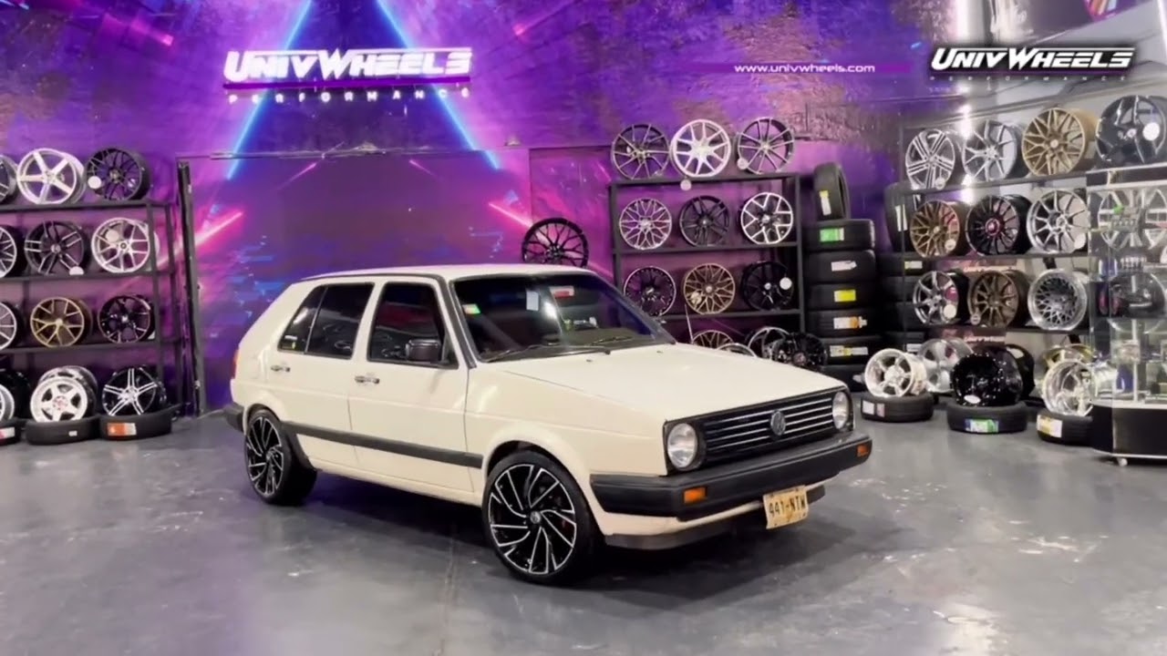 Con llanta 205/40R17, este Golf se va con sus nuevos rines deportivos de la marca Bristol 😎👍