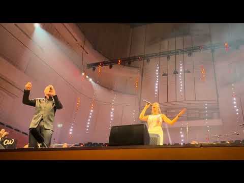 Christoph Walter & Nelly Patty - Schwingerlüüt im Schwizerland (ESAF Hymne) (Live im KKL, Luzern)