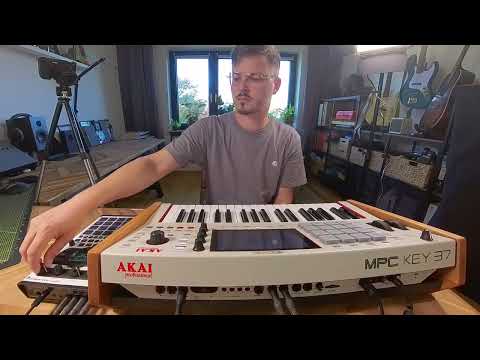 Cooking some Jazzy Boombap on Akai MPC Key 37 with Fly Tape II, Lo Fly Dirt an Roland SP-404 MK 2