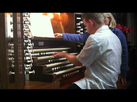 Keith Hearnshaw plays the Organ at Bridlington Priory