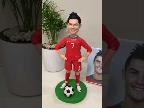 أب يصنع تمثال Cristiano Ronaldo لابنته من الطين 😍😭🤯 !! #shorts