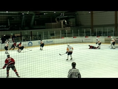 A-Ässät-Kiekko-Vantaa 22.11.2015. Pihlajamäki ajaa Toivosen - saa kostoksi poikkaria selkään!