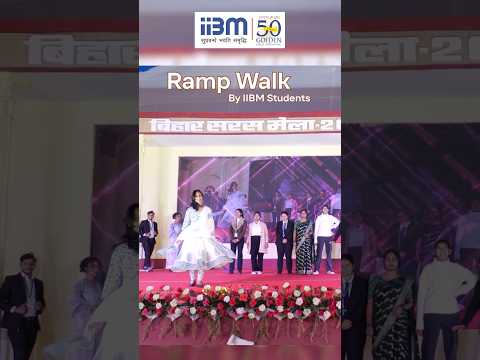 IIBM के छात्रों द्वारा रैम्प वॉक के माध्यम से आत्मविश्वास, संस्कृति का शानदार प्रदर्शन किया गया।