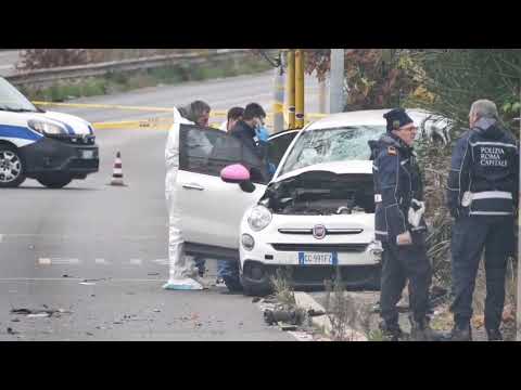 La Polizia Scientifica indaga sulla dinamica dell'incidente mortale di Acilia