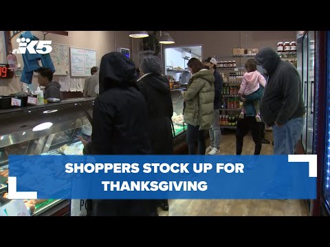 Shoppers stock up for Thanksgiving