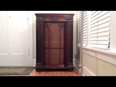 There's Yes! Yes! in Your Eyes • Peerless Quartet (Victrola Credenza)