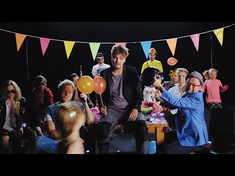 Roope Salminen & Koirat - Madafakin darra feat. Ida Paul (virallinen musiikkivideo)