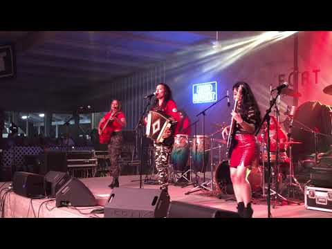 Las Fenix - Chiquitita en Houston, Tx (Fort Bend County Fair)