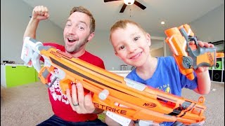 Father &amp; Son / HUGE NERF GUN -VS- TINY NERF GUN!