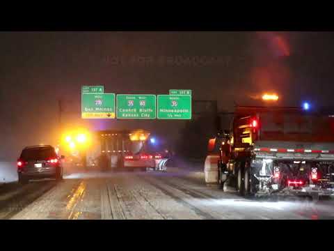 01-15-2021 Des Moines, IA - Jackknifed Semi Blocks Travel - Blizzard Conditions
