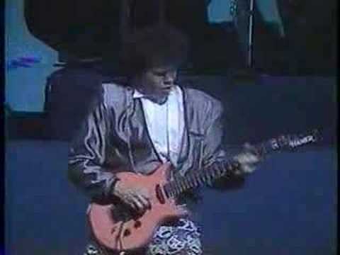 Robert Palmer - Addicted To Love (Live)