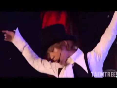 Maknae Tae is so sexy ( _ )