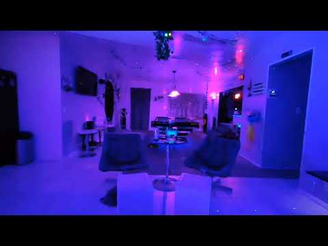 2× Party box 1000 vs 8× Echo Studio