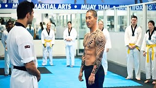 Des Brutes Humilient Un Professeur de Dojo, Ignorant qu'il était une Légende des Arts Martiaux