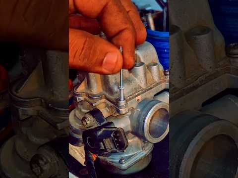 Una solución al tornillo pasado de la cuba del carburador, más que aceptable.