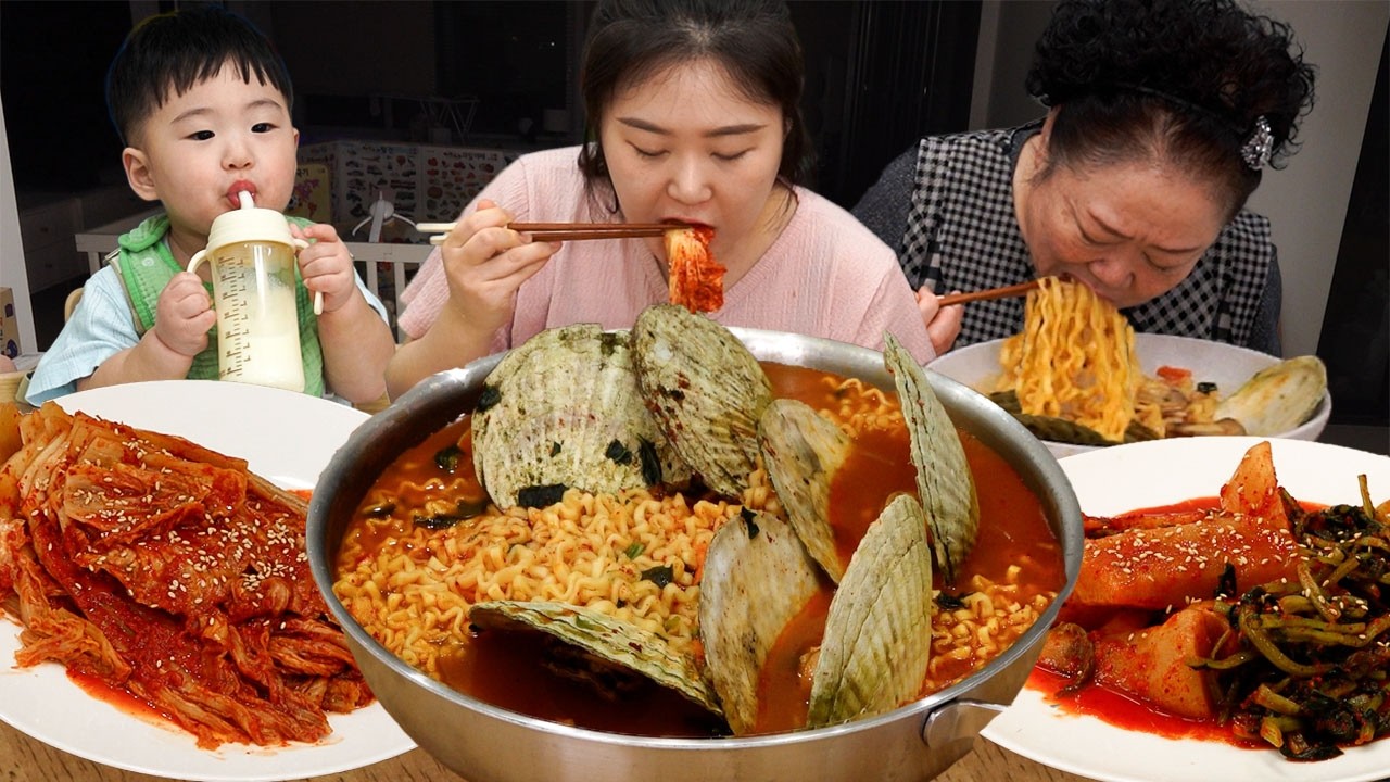 오랜만에 오신 시어머니와 가리비 넣은 진짬뽕 먹방!🍜지훈이는 우유!