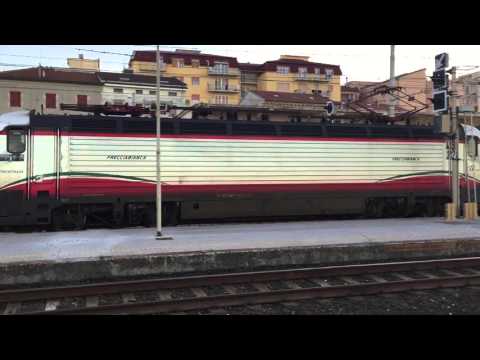 [TRENI] L'IC 540 sbuca dalla curva - Falconara Marittima [HD]