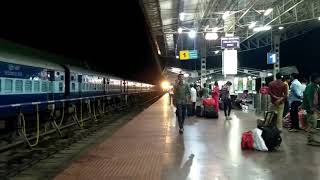 preview picture of video 'Pune wdm3d with barmer express arrives hubballi |Indian railways'