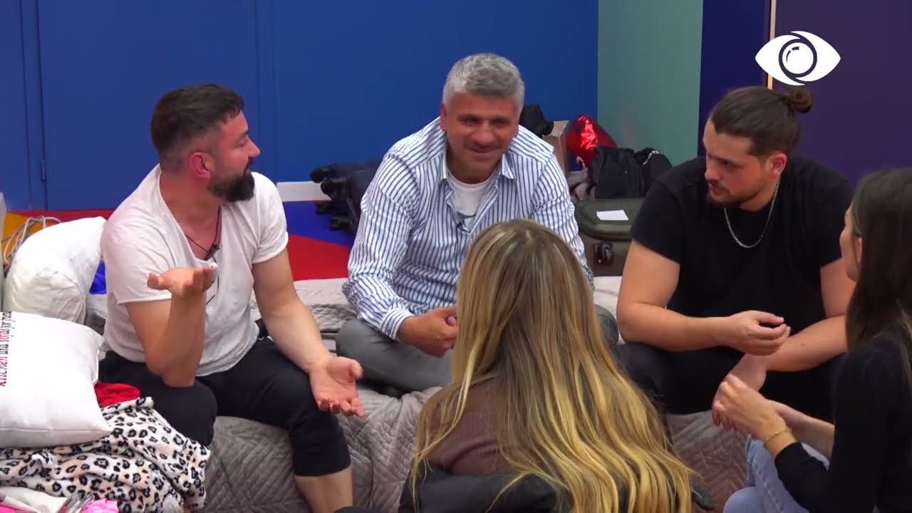 Elvisi bisedon me banorët: Dua të dal!