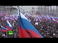 Памяти Бориса Немцова: тысячи человек прошли маршем к месту убийства политика 