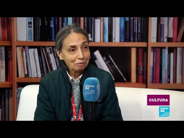 Vídeo relacionado con Los trabajos y los días : antología / Elvira Hernández ; selección y edición de Vicente Undurraga.