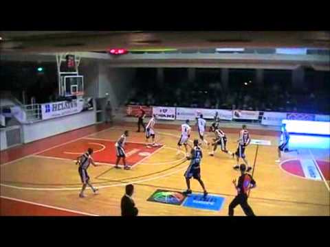 Lamar Roberson playing ball in Switzerland