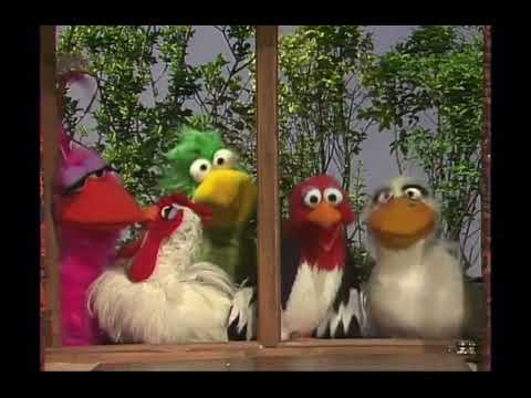 The Muppet Show - 206: Nancy Walker - A man listens to the singing of several birds (1978)
