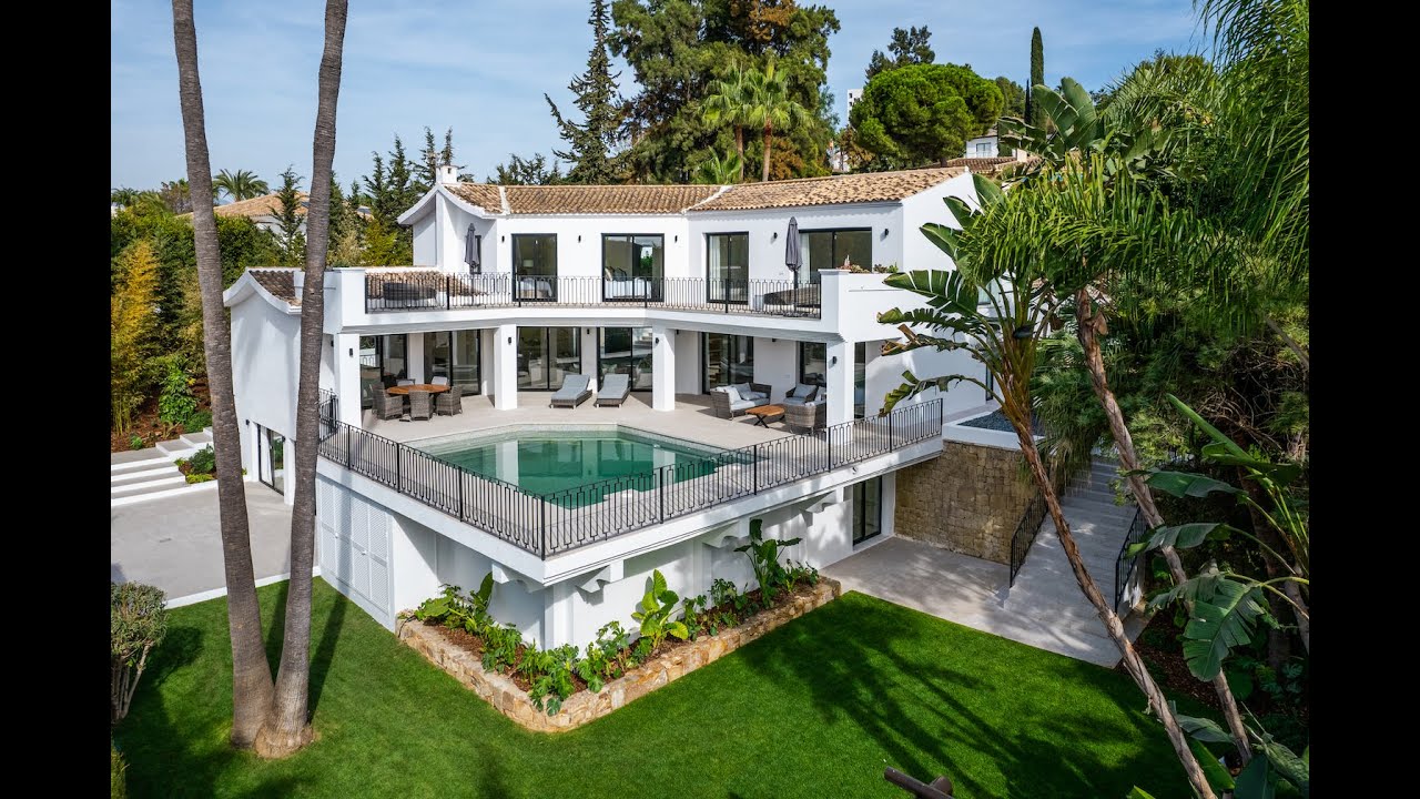 Luxueuse villa moderne avec finitions de qualité supérieure à vendre à El Paraiso, Estepona