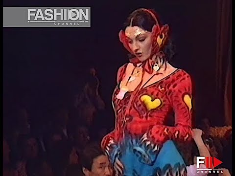 BETSEY JOHNSON New York Fall 1993 - Fashion Channel