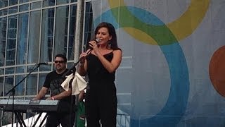 Robin Meade Singing