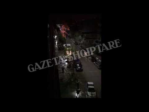 Video/ Nga momenti i përplasjes së policisë me grabitësit në Fier