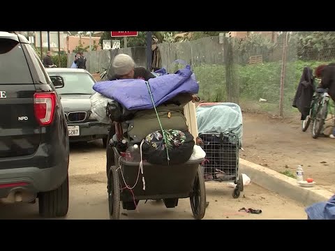 加州無家可歸者鎮壓行動勢不可擋！| 路透社 (Homeless crackdown gains momentum in California | REUTERS)