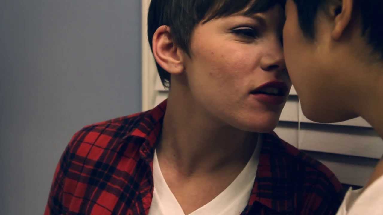 LESlieVILLE Episode 8 - "Jill and Jill Went Up A Hill..."