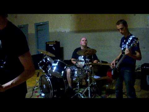 Crash Car Circle - Hot N Cold [Katy Perry Cover] (Live@Alte Turnhalle, Bad Freienwalde-2009-08-22)