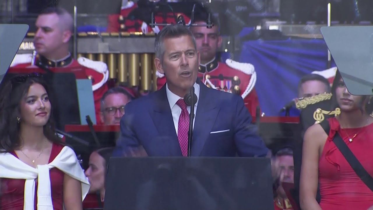 Trump cabinet member says World Cup tourists 'love America,' advocates for road trips at DC rally