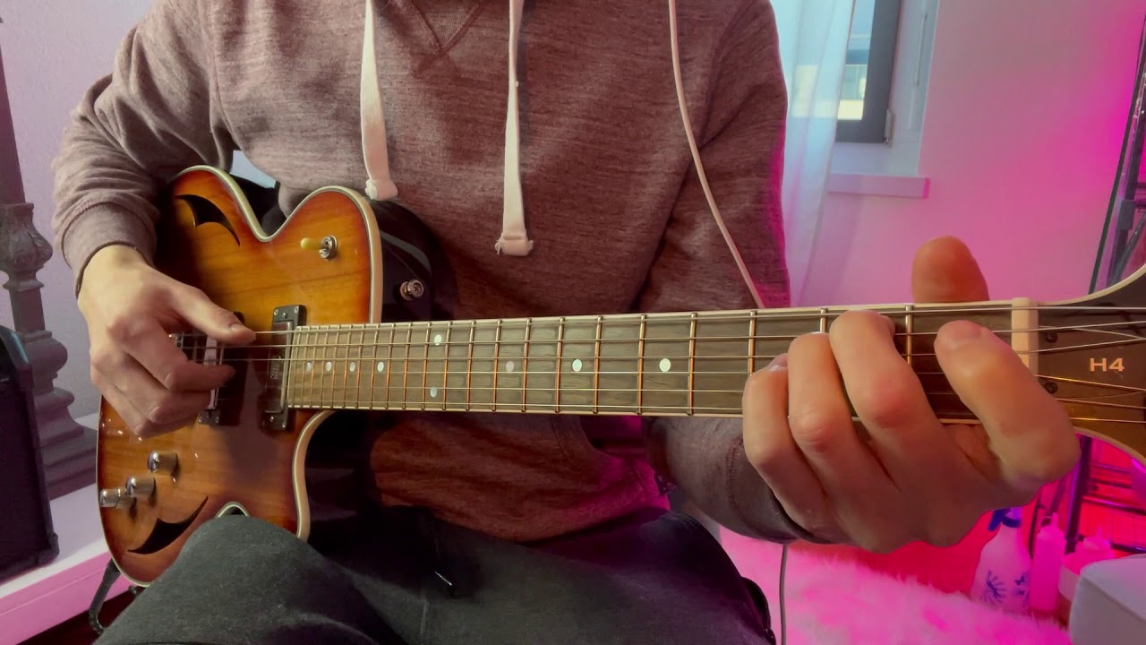 Roberto Barlocci playing Ed Sheeran's Afterglow fingerstyle on solo guitar