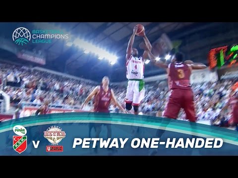 Brent Petway with the one-handed dunk against Venezia