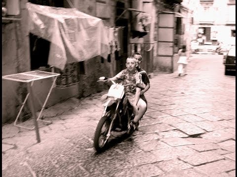 PAESE NAPOLI - Akhenaton