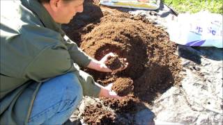 How to Make  Inexpensive Garden Container Mix:  Organic Fertilizer, Lime, Peat Moss, Compost & Dirt