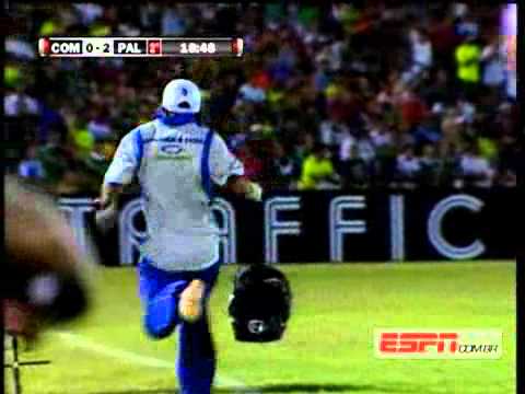 Massagista do Comercial-PI faz cambalhotas contra o Palmeiras