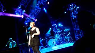 That I Would Be Good- Use Somebody- Kelly Clarkson Melb 19-10-2010