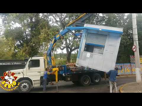 Banca que engoliu a calçada e removida para uma local adequado