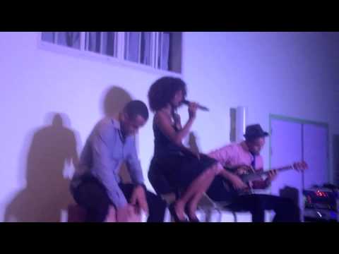 Halo - Jeandrelyse "Cici" Isenia