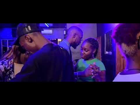 D-Street - Coller Serrer