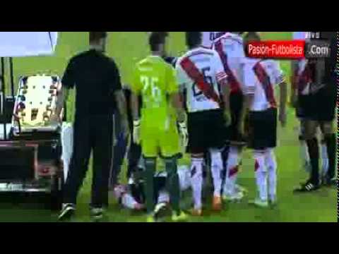 Tremendo rodillazo de Chiarini a Funes Mori - River 1-1 Tigres (México)