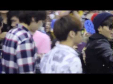 [Fancam] 121125 SJ TVXQ Shinee @ Suvernabhumi  airport
