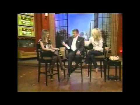 download lagu mp3 mp4 Sarah Michelle Gellar Boots, download lagu Sarah Michelle Gellar Boots gratis, unduh video klip Sarah Michelle Gellar Boots