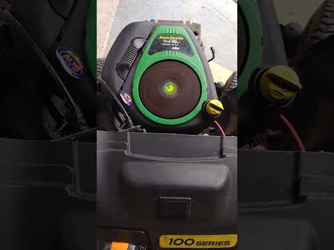 John Deere ride-on mower 0105B (a 2005 model) - Image 2