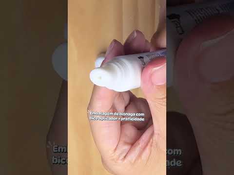 O novo Balm Labial Chronos Derma combina Ácido Hialurônico e Tucumã para uma hidratação que você se