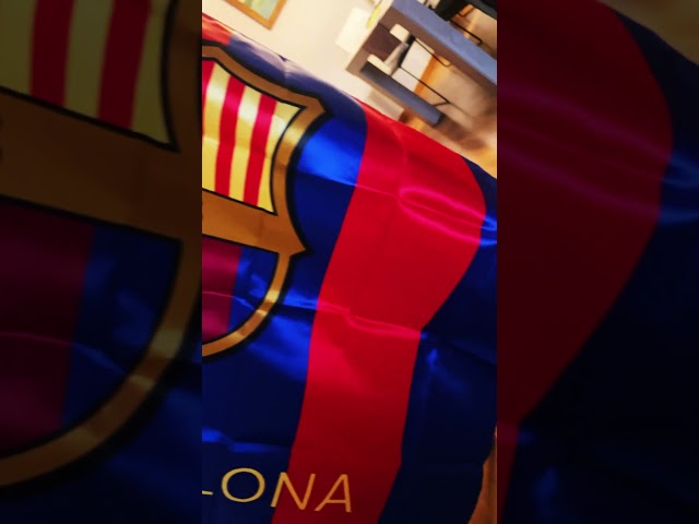 Vídeo relacionado con Bandera FC. Barcelona Fluor - Medidas 150 x 100 cm. - Polyester 100% - Para exterior e interior